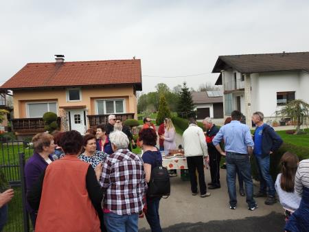 Pohod po novozgrajenih pločnikih 60